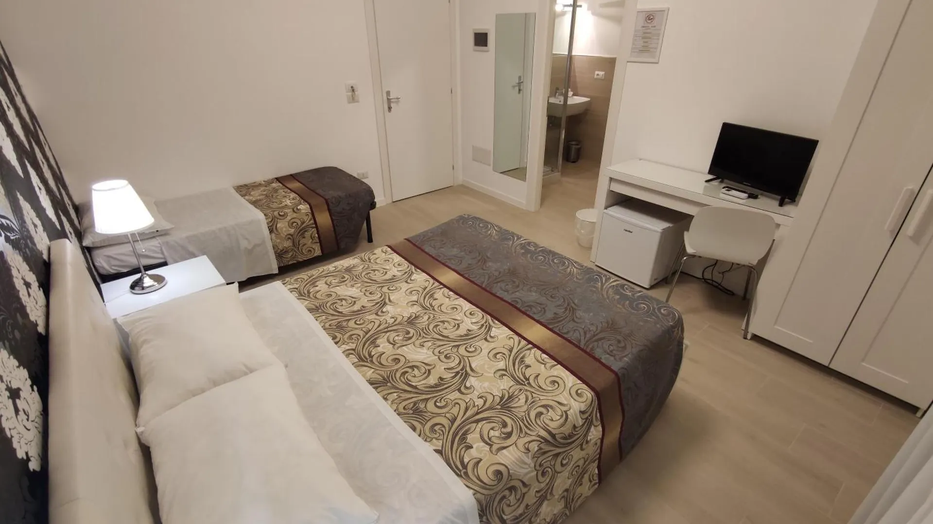 Guest house Sami Rooms Due - Teatro A 400 Mt - Ortigia A 1500 Mt - Syracuse