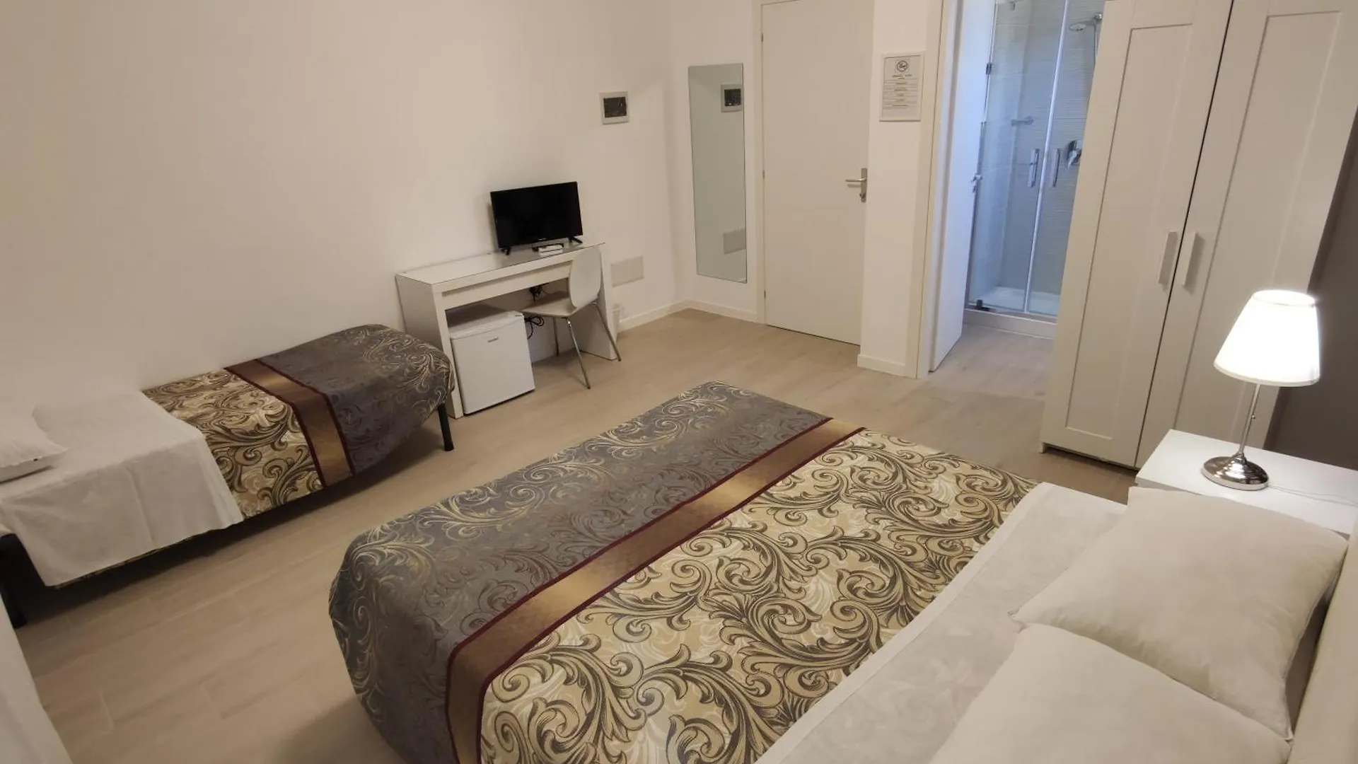 Guest house Sami Rooms Due - Teatro A 400 Mt - Ortigia A 1500 Mt - Syracuse Italy