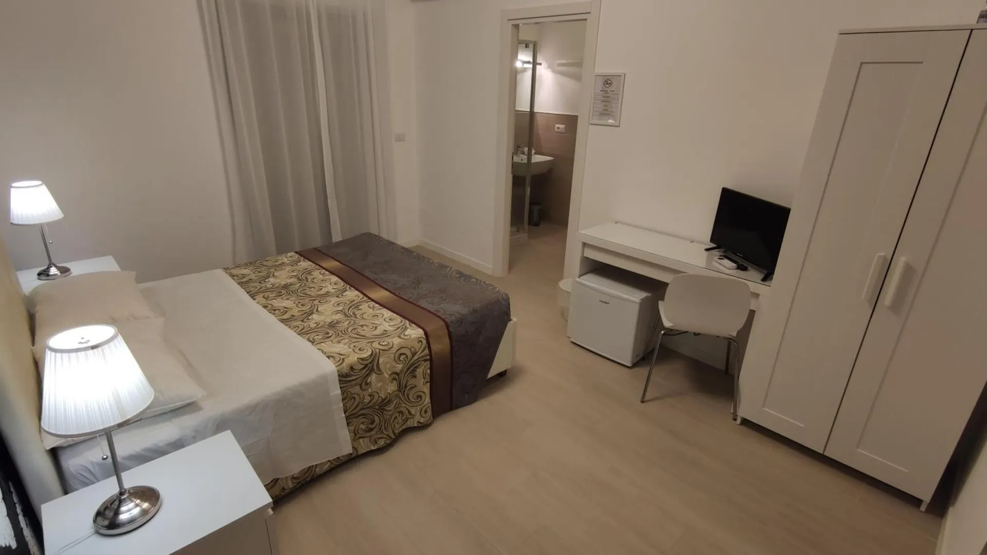 Guest house Sami Rooms Due - Teatro A 400 Mt - Ortigia A 1500 Mt - Syracuse